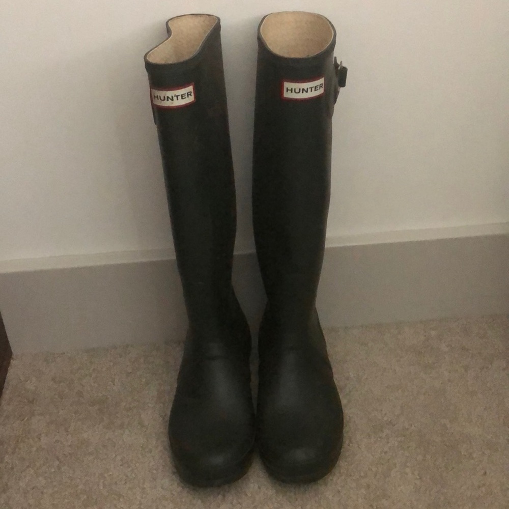 Size 7M green hunter rainboots